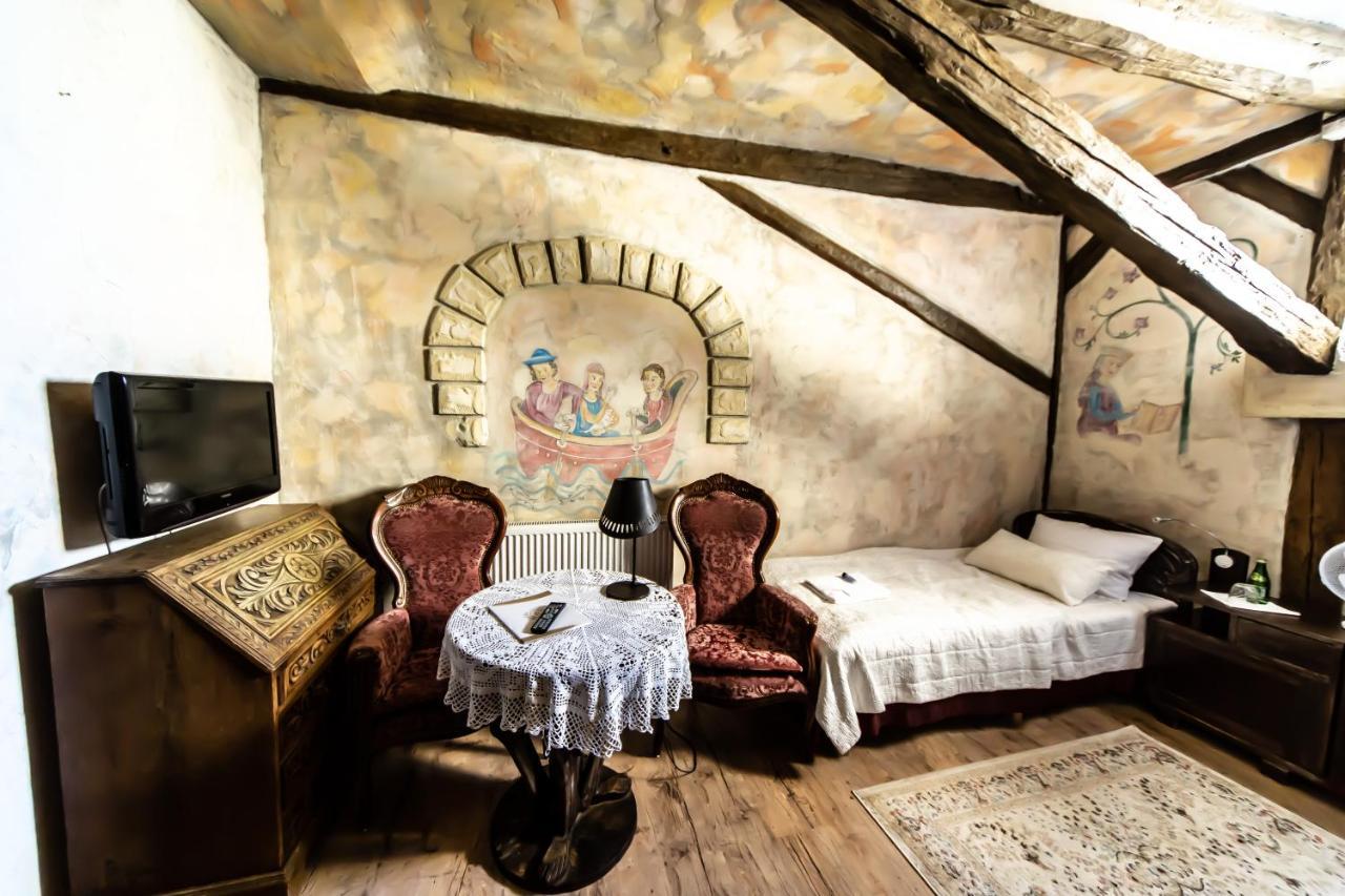 Dwor Boratyn Bed & Breakfast ภายนอก รูปภาพ