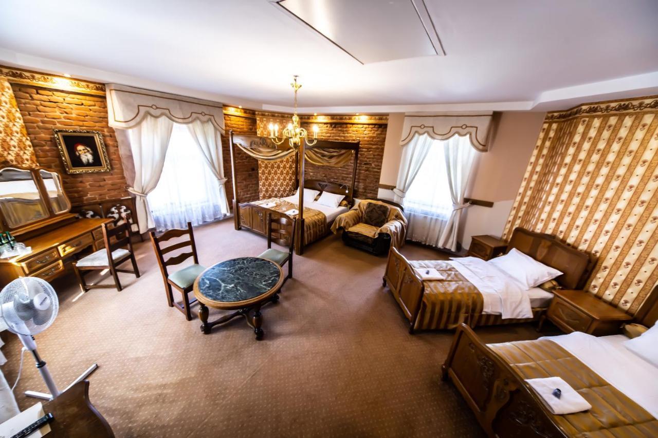 Dwor Boratyn Bed & Breakfast ภายนอก รูปภาพ