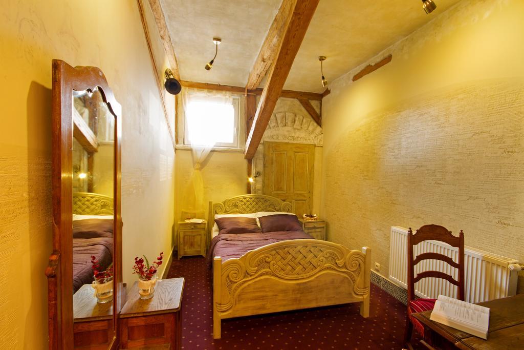 Dwor Boratyn Bed & Breakfast ภายนอก รูปภาพ