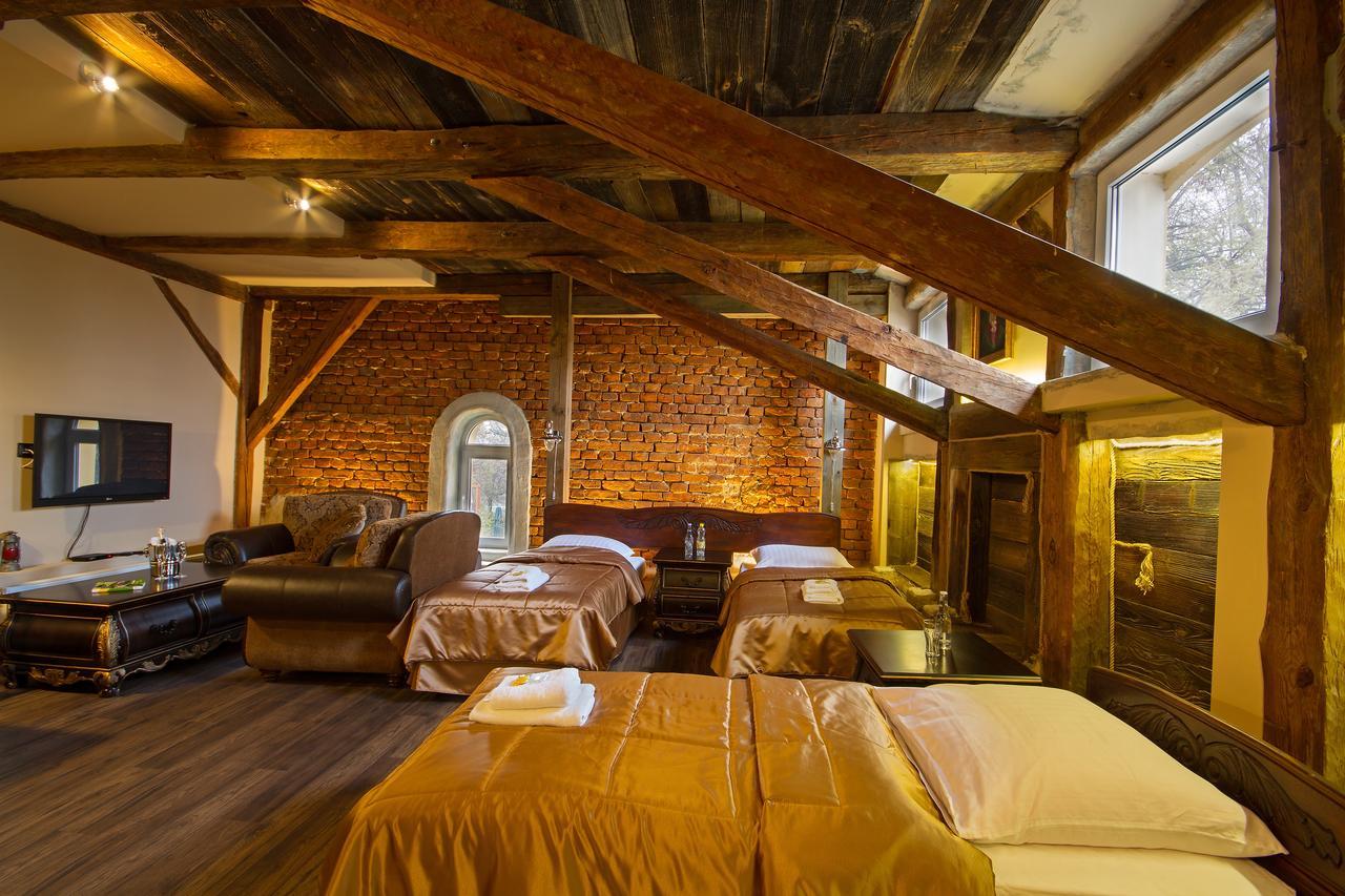 Dwor Boratyn Bed & Breakfast ภายนอก รูปภาพ