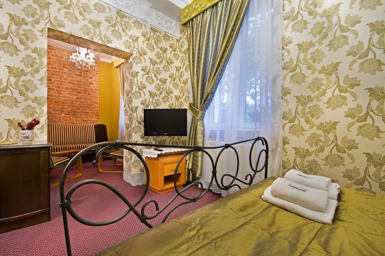 Dwor Boratyn Bed & Breakfast ภายนอก รูปภาพ