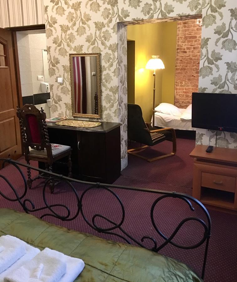 Dwor Boratyn Bed & Breakfast ภายนอก รูปภาพ